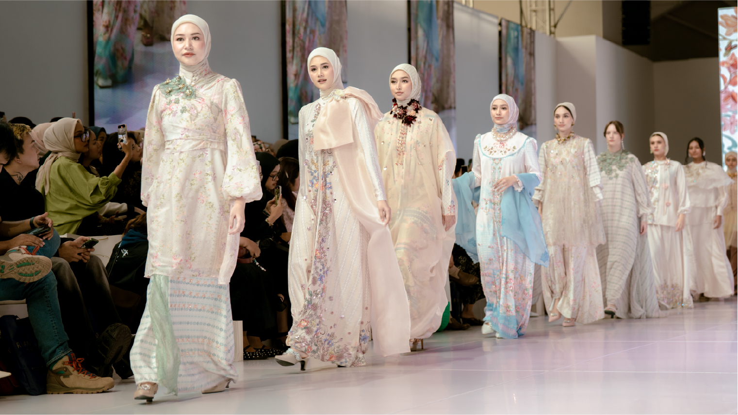 Jakarta Fashion Week VIVI NICI x WomenWear x Ainayya